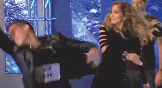 VIDEO: ¡J.LO LE DA CACHETADA A JOVEN EN AMERICAN IDOL!