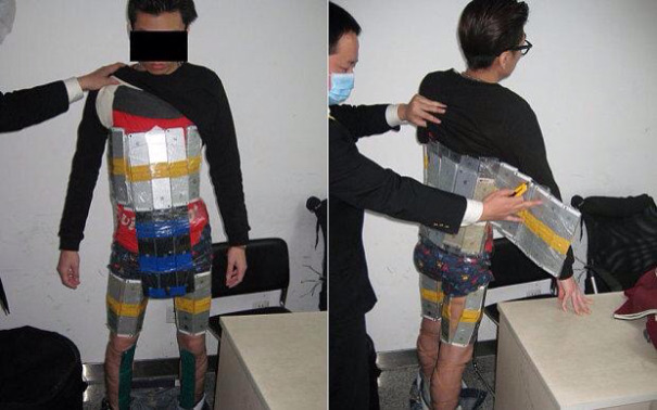 Hombre intenta contrabandear 94 iPhones como ‘armadura (foto)
