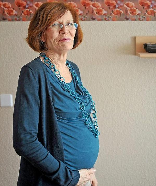 Mujer alemana de 65 años, Annegret Raunigk, podría dar a luz a cuatrillizos !!!