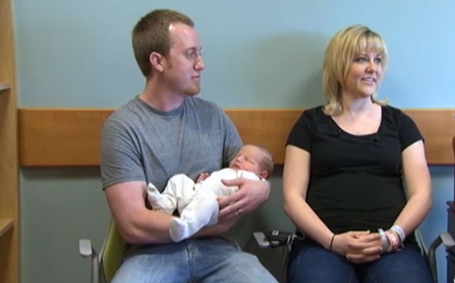 Una mujer da a luz un bebé de casi 14 libras (VIDEO)